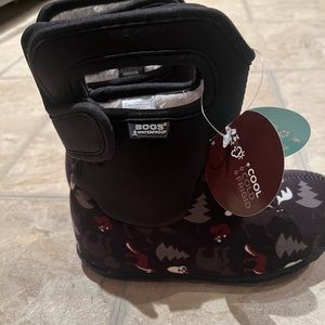 Toddler bogs new in the box